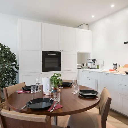 Luxury Floor, Balcony And Easy 24h Check-in Appartamento