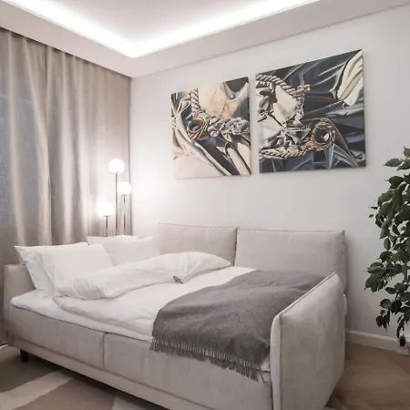 Luxury Floor, Balcony And Easy 24h Check-in *