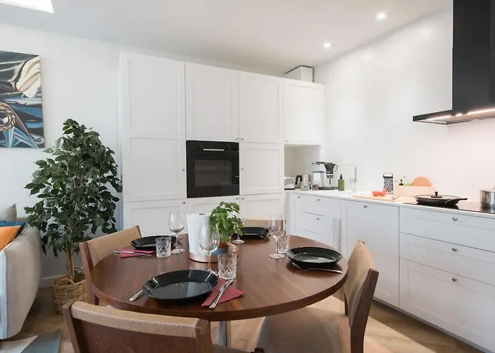 Luxury Floor, Balcony And Easy 24h Check-in Διαμέρισμα