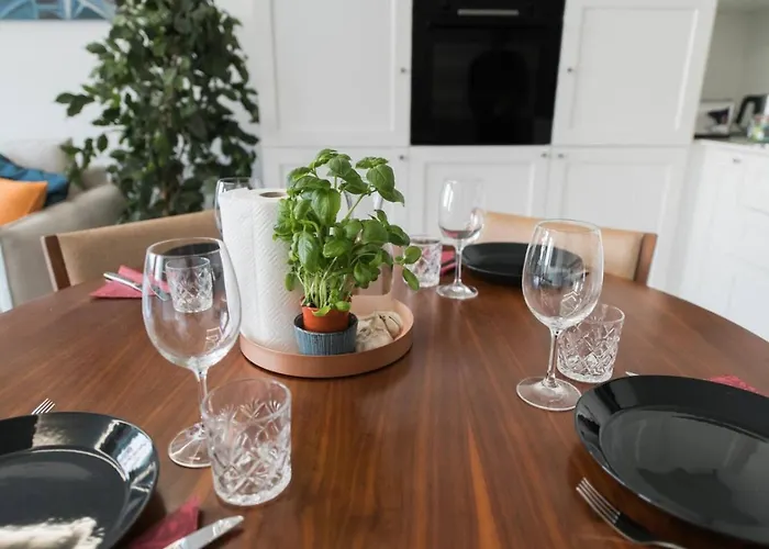 Luxury Floor, Balcony And Easy 24h Check-in *