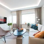 Luxury Floor, Balcony And Easy 24h Check-in *