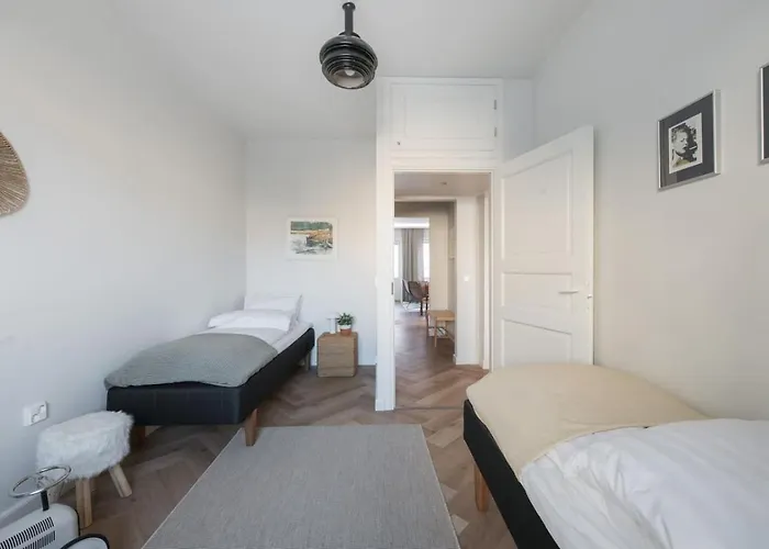 Luxury Floor, Balcony And Easy 24h Check-in *